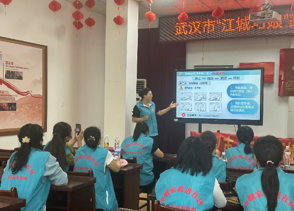 家政服务进社区 江城巧娘暖千家